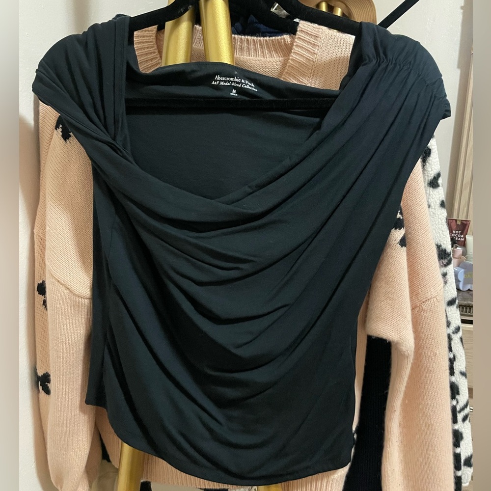 Abercrombie & Fitch Black Off-the-Shoulder Sweater